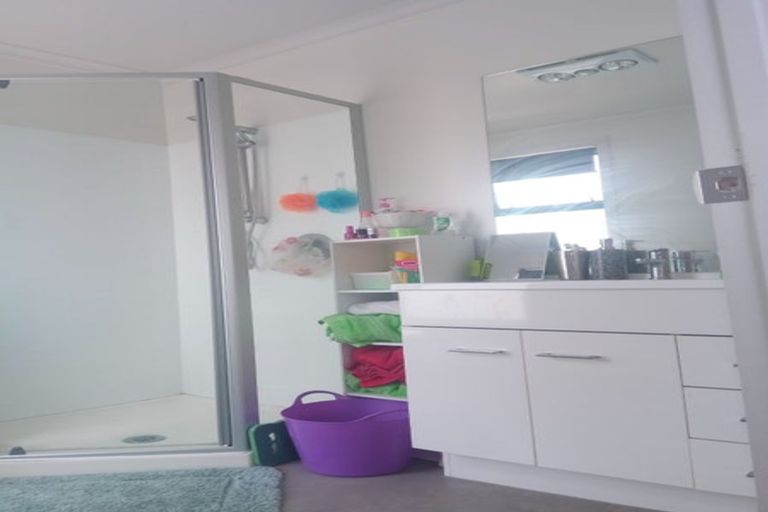 Photo of property in 53 Popokatea Drive, Takanini, 2112