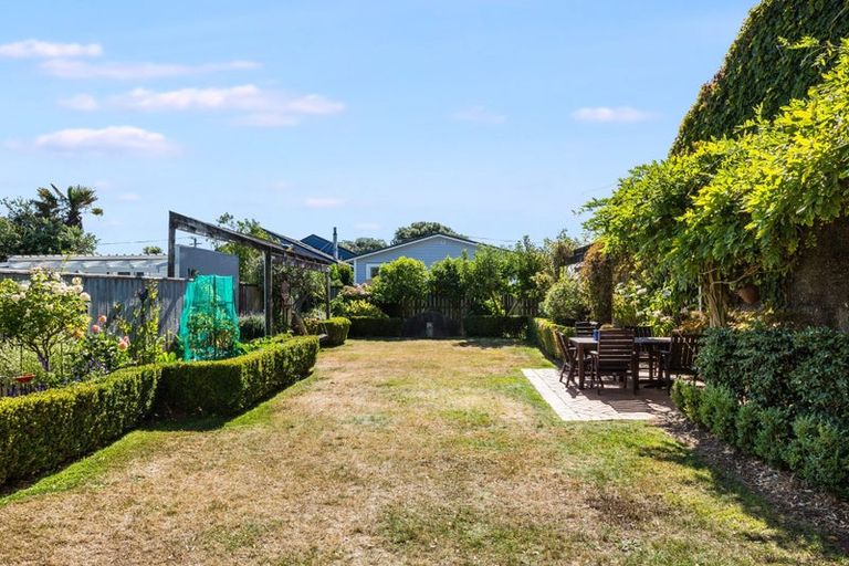 Photo of property in 34 Oroua Street, Eastbourne, Lower Hutt, 5013