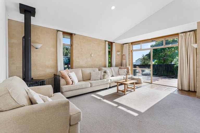 Photo of property in 1358a Whangaparaoa Road, Army Bay, Whangaparaoa, 0930