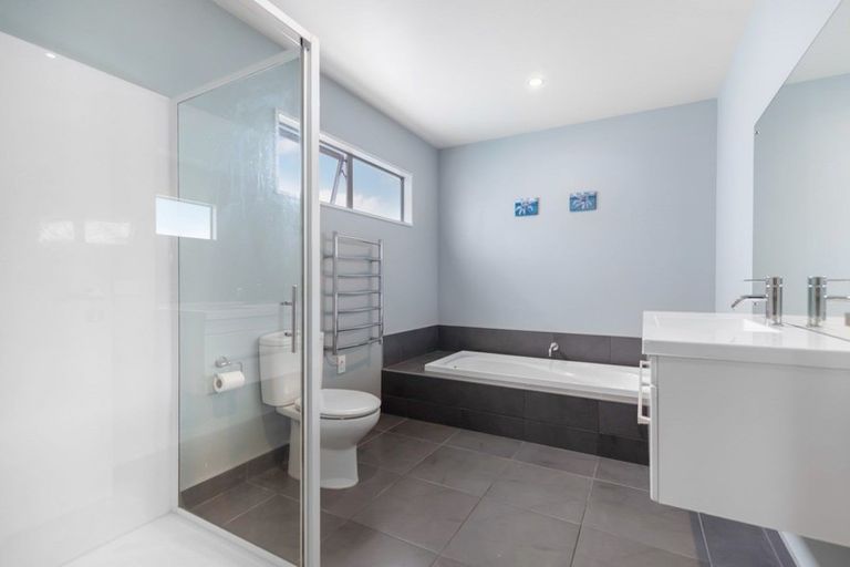 Photo of property in 27 Lochnagar Drive, Lake Hayes, Queenstown, 9304