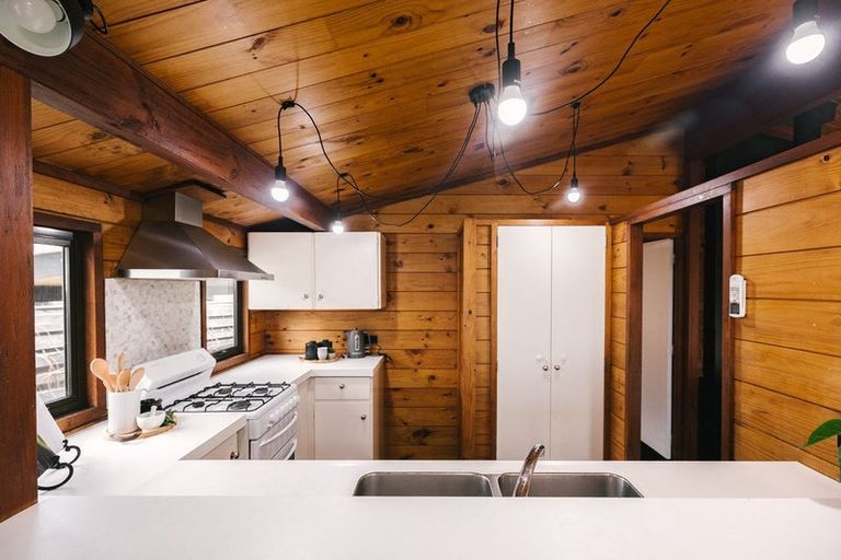 Photo of property in 12 Suzanne Grove, Kelvin Grove, Palmerston North, 4414