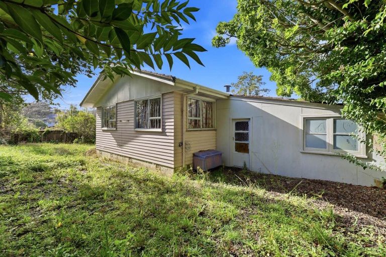 Photo of property in 3 Tahu Crescent, Sunnynook, Auckland, 0620