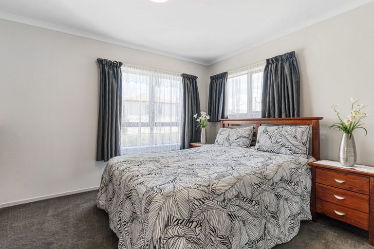 Photo of property in 24 Tutuwhatu Crescent, Weymouth, Auckland, 2103