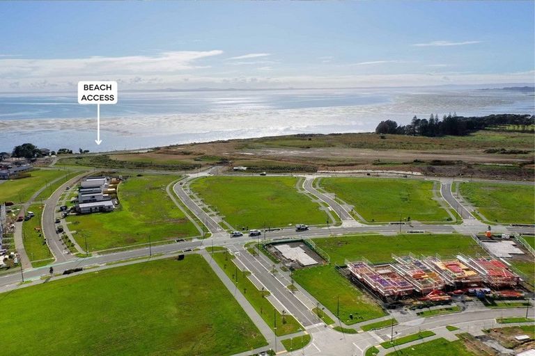 Photo of property in 8 Korowhiti Road, Clarks Beach, 2122