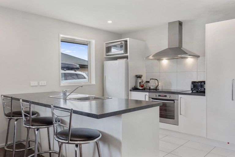 Photo of property in 144e High Street, Oxford, 7430