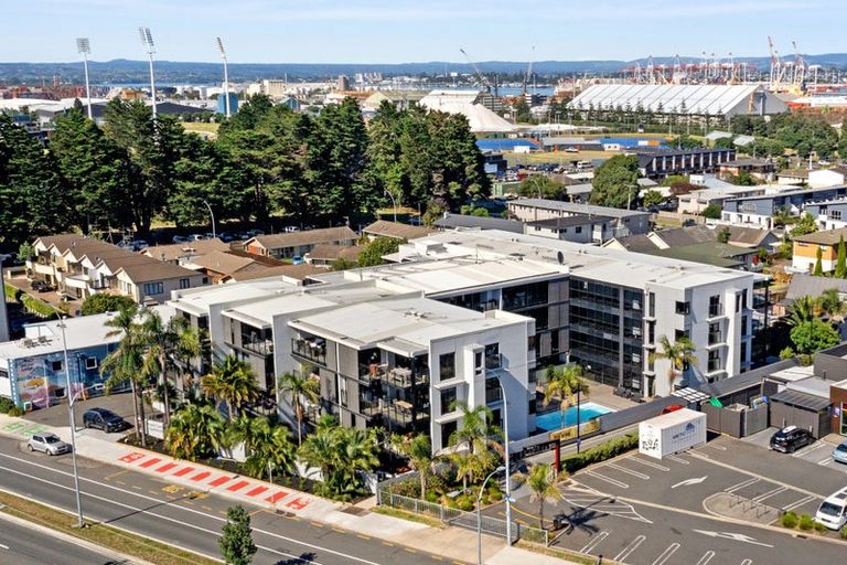 Photo of property in 2-06/424 Maunganui Road, Mount Maunganui, 3116