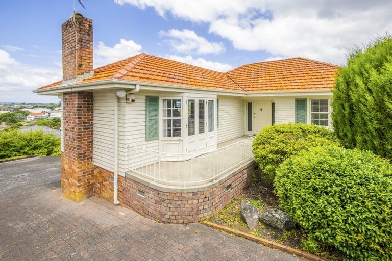 Photo of property in 39 Mellons Bay Road, Mellons Bay, Auckland, 2014
