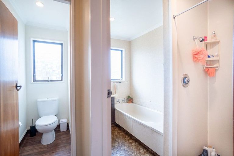 Photo of property in 37 Humphries Place, Awapuni, Palmerston North, 4412