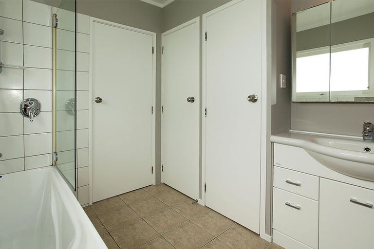 Photo of property in 1/134 Calliope Road, Stanley Point, Auckland, 0624