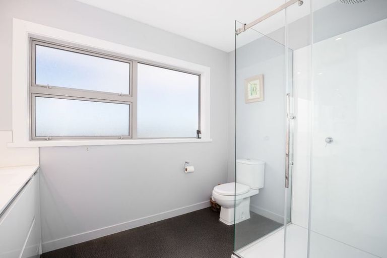 Photo of property in 5 Seascape View, Paremata, Porirua, 5024