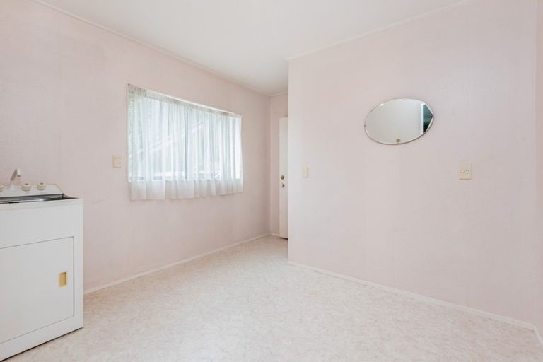 Photo of property in 2/24 Parkhill Road, Mellons Bay, Auckland, 2014