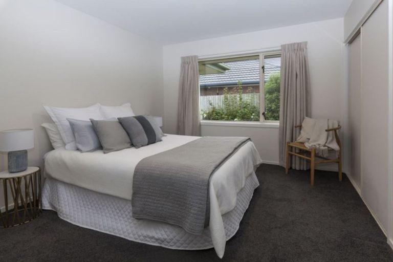 Photo of property in 19 Thornwood Place, Redwood, Christchurch, 8051