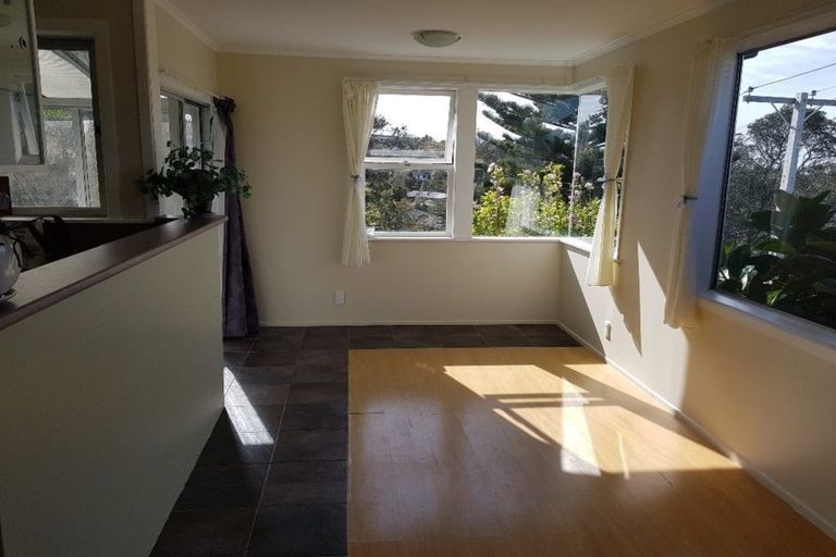 Photo of property in 12 Limmer Place, Browns Bay, Auckland, 0632