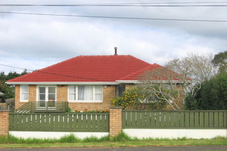 Photo of property in 196 Waimumu Road, Massey, Auckland, 0614