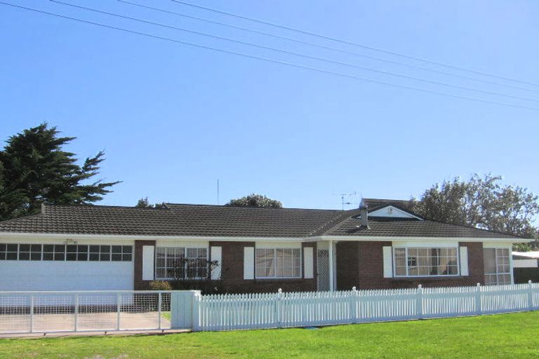 Photo of property in 1 Chrystal Street, Foxton Beach, Foxton, 4815