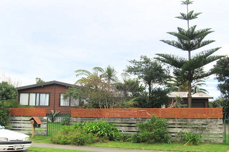 Photo of property in 2 Sandpiper Court, Paraparaumu Beach, Paraparaumu, 5032