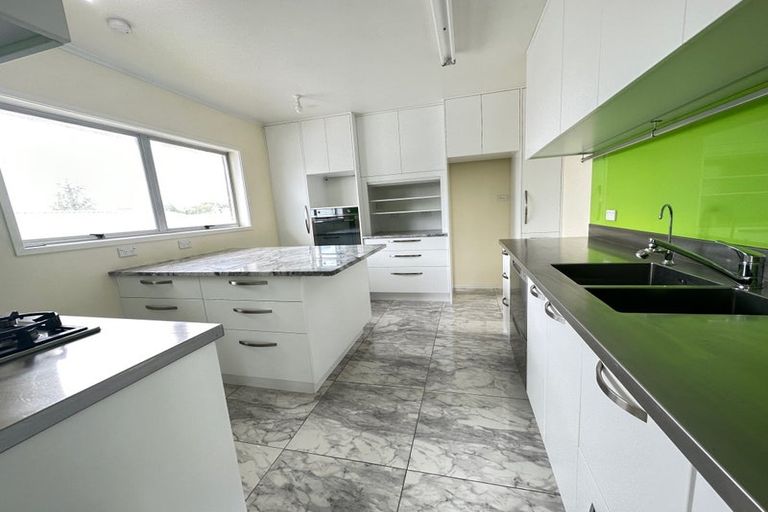 Photo of property in 37 Knightsbridge Drive, Forrest Hill, Auckland, 0620