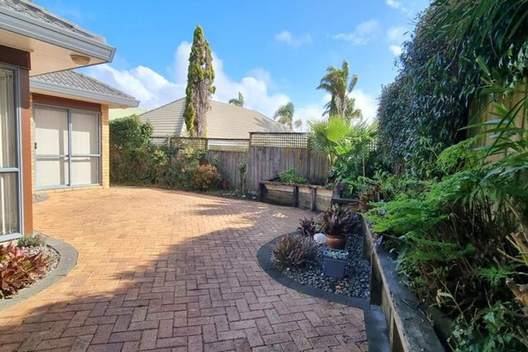 Photo of property in 8 Dunn Place, Farm Cove, Auckland, 2010