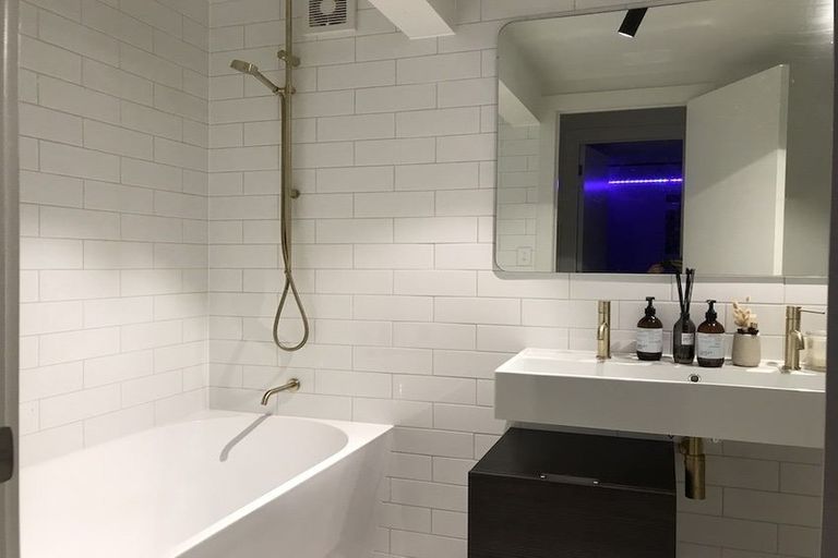 Photo of property in 2 Ravenwood Drive, Forrest Hill, Auckland, 0620