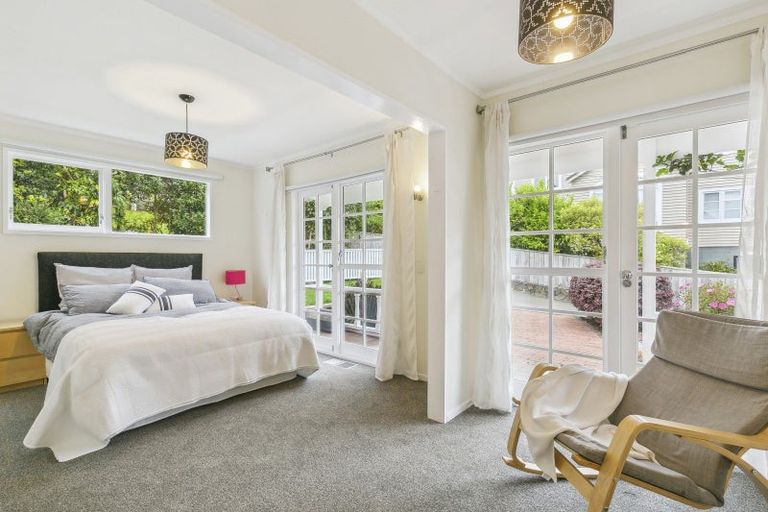 Photo of property in 22 Lucknow Terrace, Khandallah, Wellington, 6035