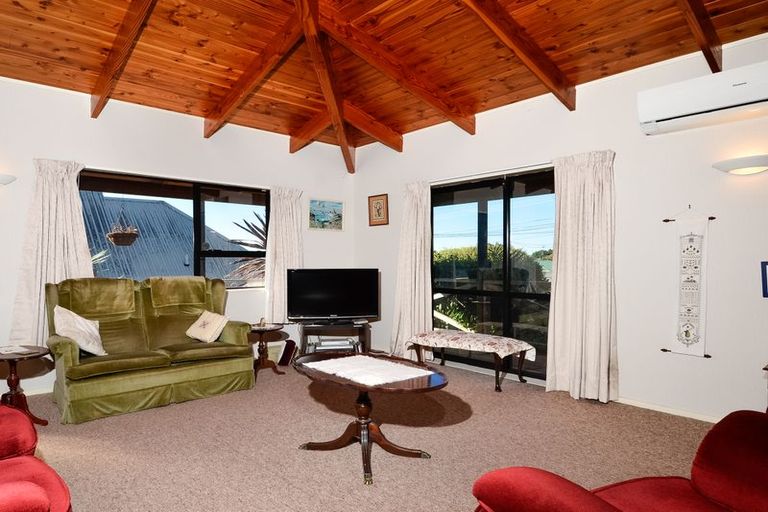 Photo of property in 1/95 Sturges Road, Henderson, Auckland, 0612