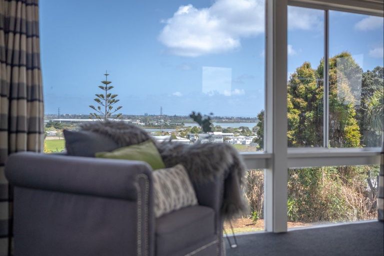 Photo of property in 31 Miramar Place, Pakuranga, Auckland, 2010