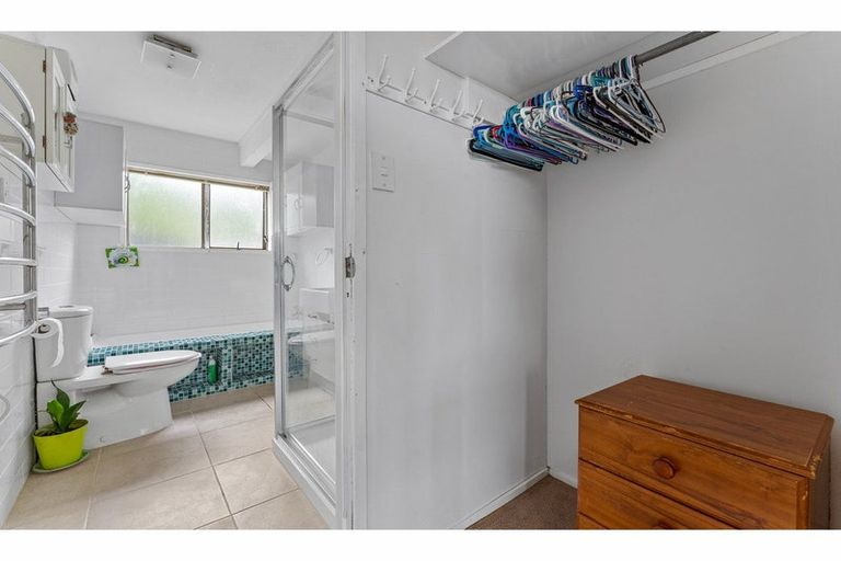 Photo of property in 1/33 Sapphire Place, Bayview, Auckland, 0629