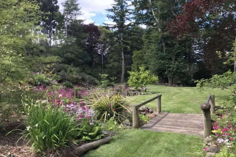 Photo of property in 5 Three Mile Hill Road, Halfway Bush, Dunedin, 9010