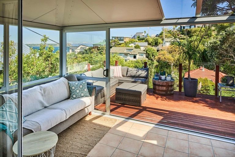 Photo of property in 18 Gordon Road, Plimmerton, Porirua, 5026