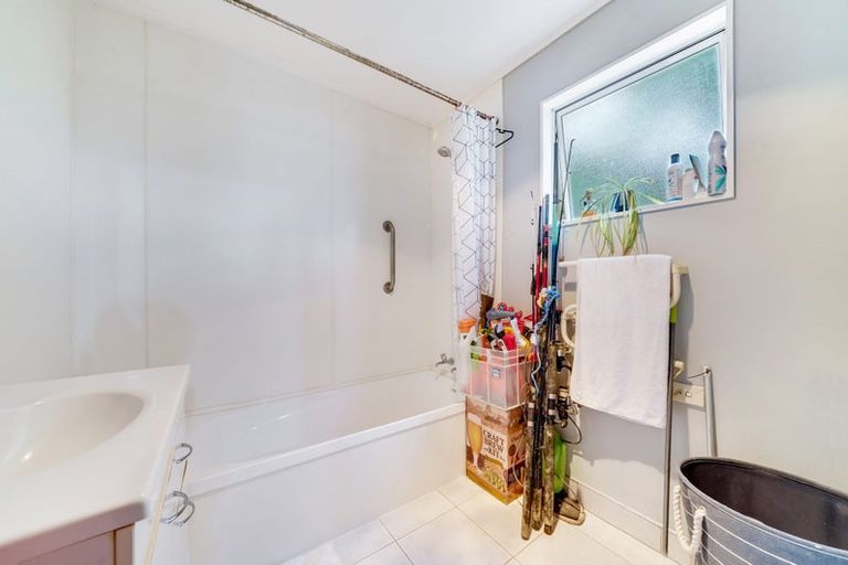 Photo of property in 28 Glenbervie Crescent, Massey, Auckland, 0614