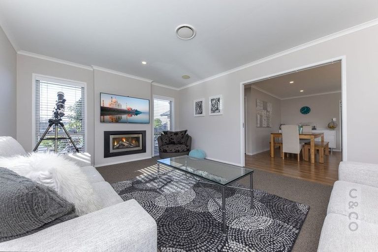 Photo of property in 14 Pohutukawa Parade, Riverhead, 0820