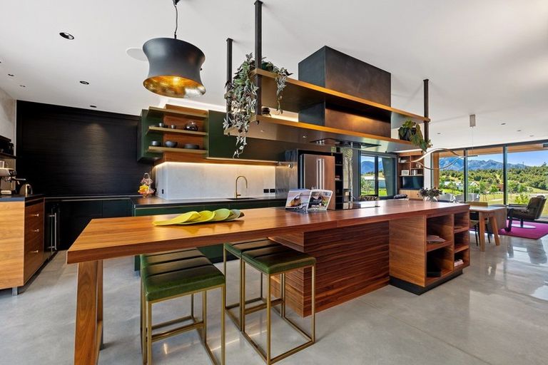 Photo of property in 5 Diamond Lane, Wanaka, 9305