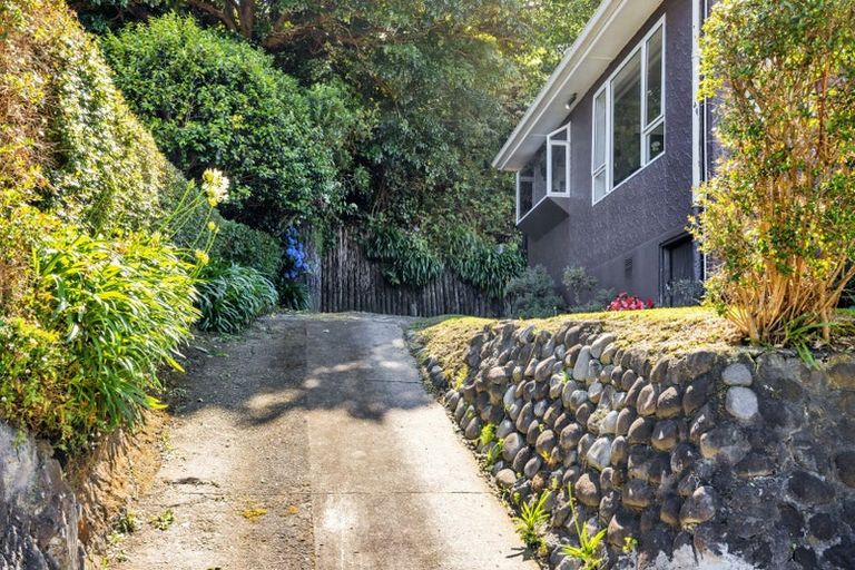 Photo of property in 27 Seaview Road, Marfell, New Plymouth, 4310