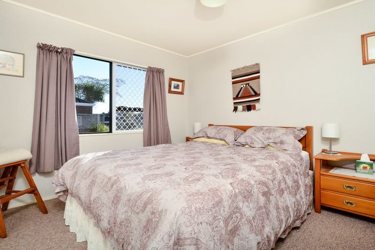 Photo of property in 1/95 Sturges Road, Henderson, Auckland, 0612