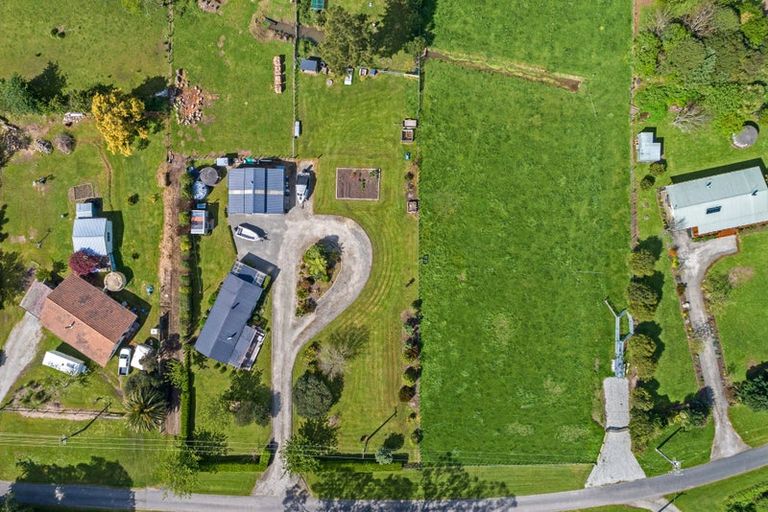 Photo of property in 80 Banks Street, Tolaga Bay, 4077