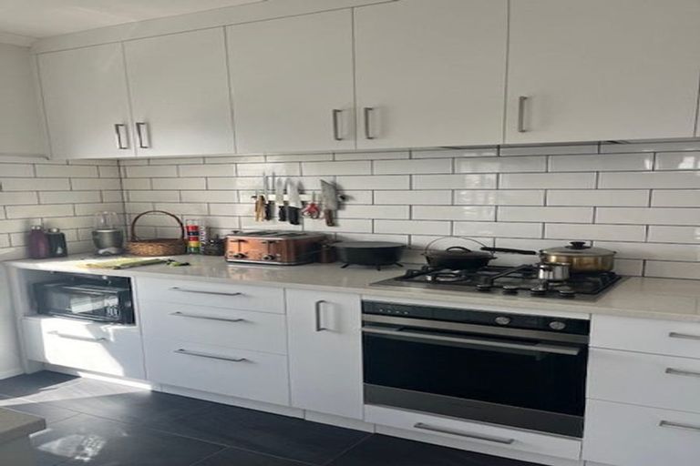 Photo of property in 3 Balmain Street, Newlands, Wellington, 6037