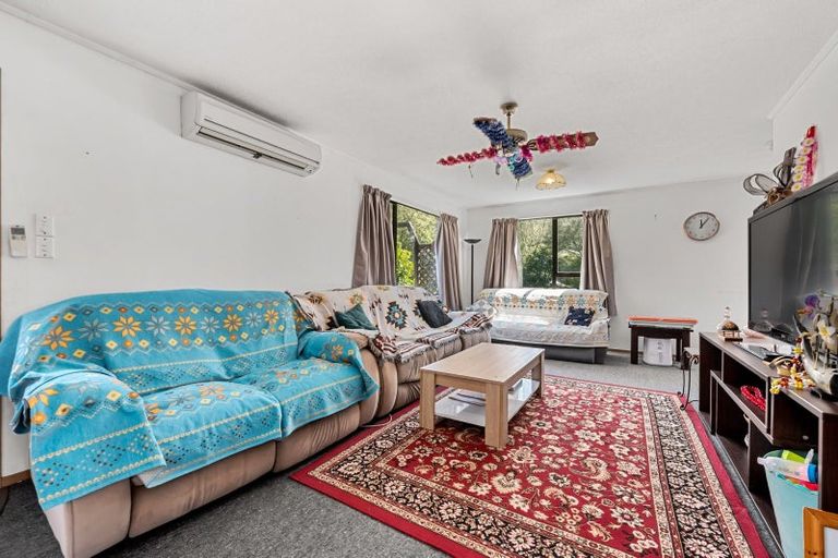 Photo of property in 2 Bogle Grove, Stokes Valley, Lower Hutt, 5019