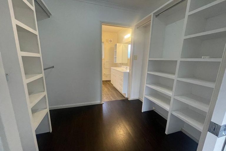 Photo of property in 3 Dainton Place, New Lynn, Auckland, 0600