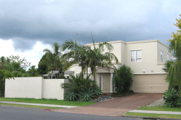 Photo of property in 205 Luckens Road, West Harbour, Auckland, 0618