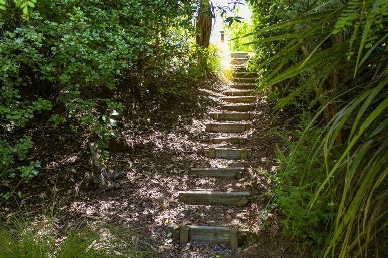 Photo of property in 18 Loch Views Road, Acacia Bay, Taupo, 3385