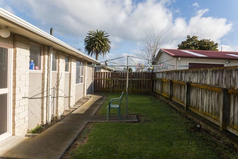 Photo of property in 12 Mccallum Street, Dannevirke, 4930