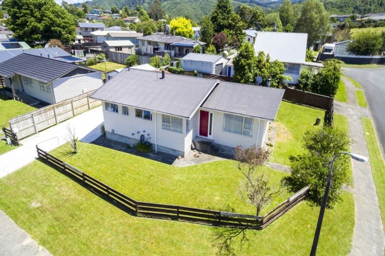 Photo of property in 83 Norana Road, Timberlea, Upper Hutt, 5018