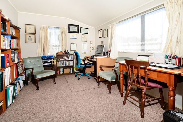 Photo of property in 1/95 Sturges Road, Henderson, Auckland, 0612