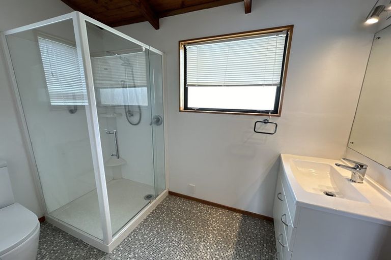 Photo of property in 14a Chablis Place, Henderson, Auckland, 0612