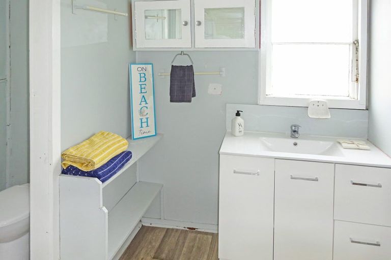 Photo of property in 46 Pratt Avenue, Foxton Beach, Foxton, 4815