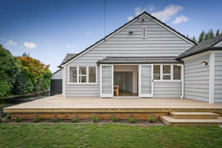 Photo of property in 207 Fifield Terrace, Opawa, Christchurch, 8023