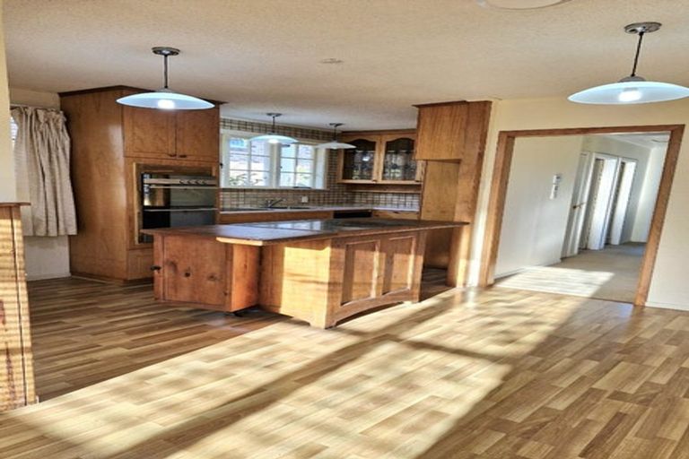 Photo of property in 26 Coniston Avenue, Te Atatu South, Auckland, 0610