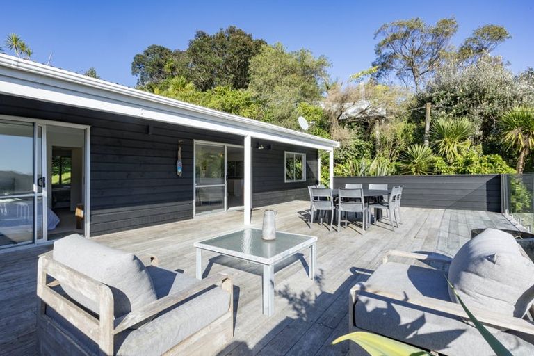 Photo of property in 22 Beach Valley Road, Piha, 0772