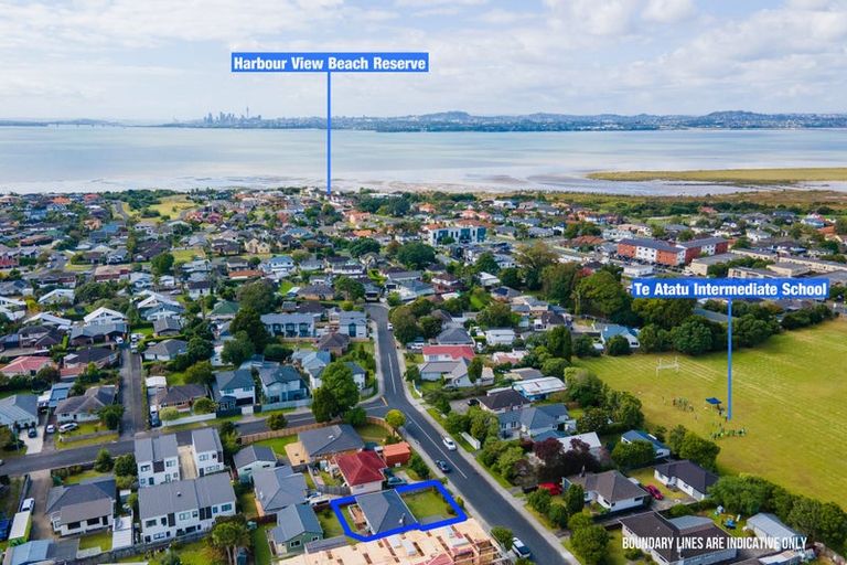 Photo of property in 23 Hereford Street, Te Atatu Peninsula, Auckland, 0610