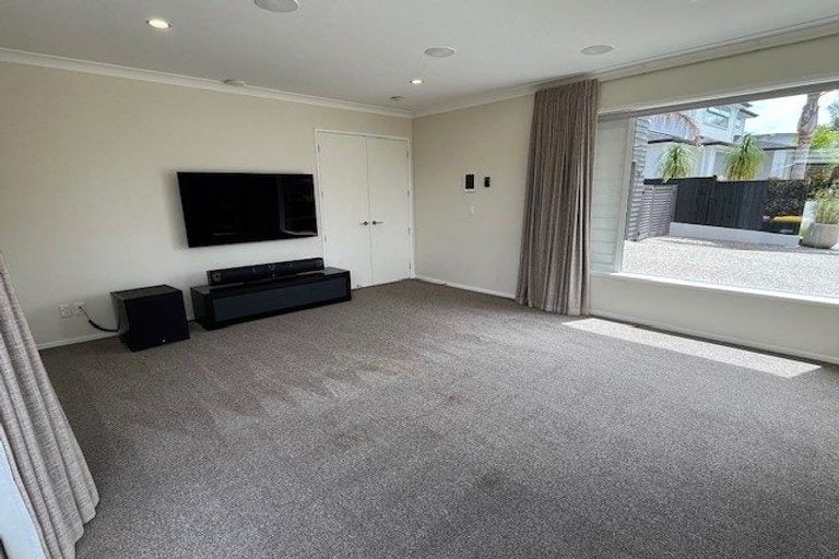 Photo of property in 9 Swindon Close, Mellons Bay, Auckland, 2014